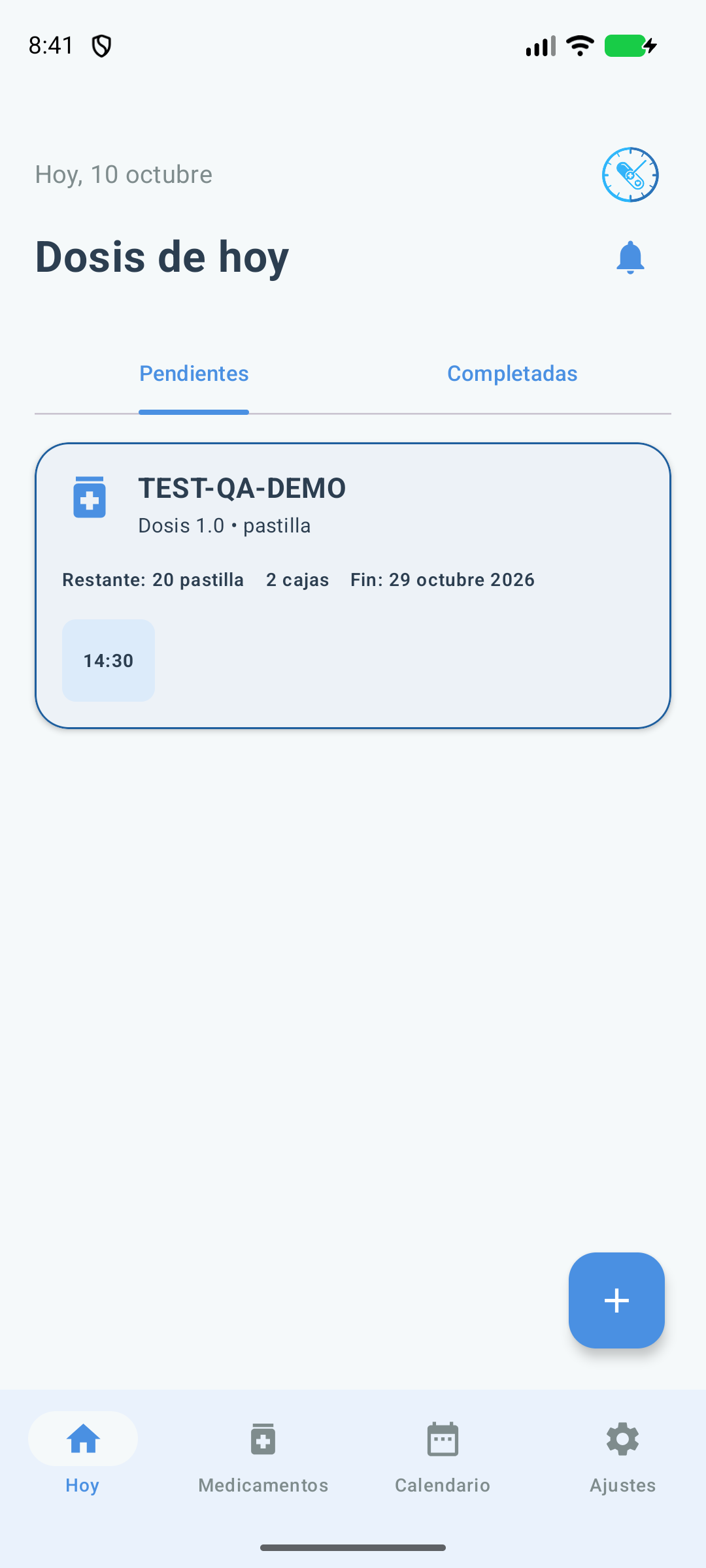 Pantalla «Hoy» de HatırdaKi en español y tema claro, con una dosis sintética de TEST-QA-DEMO y estados del día.